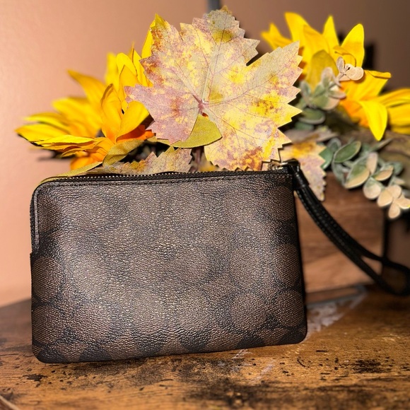 Coach Corner Zip Leather Wristlet - Picture 3 of 3